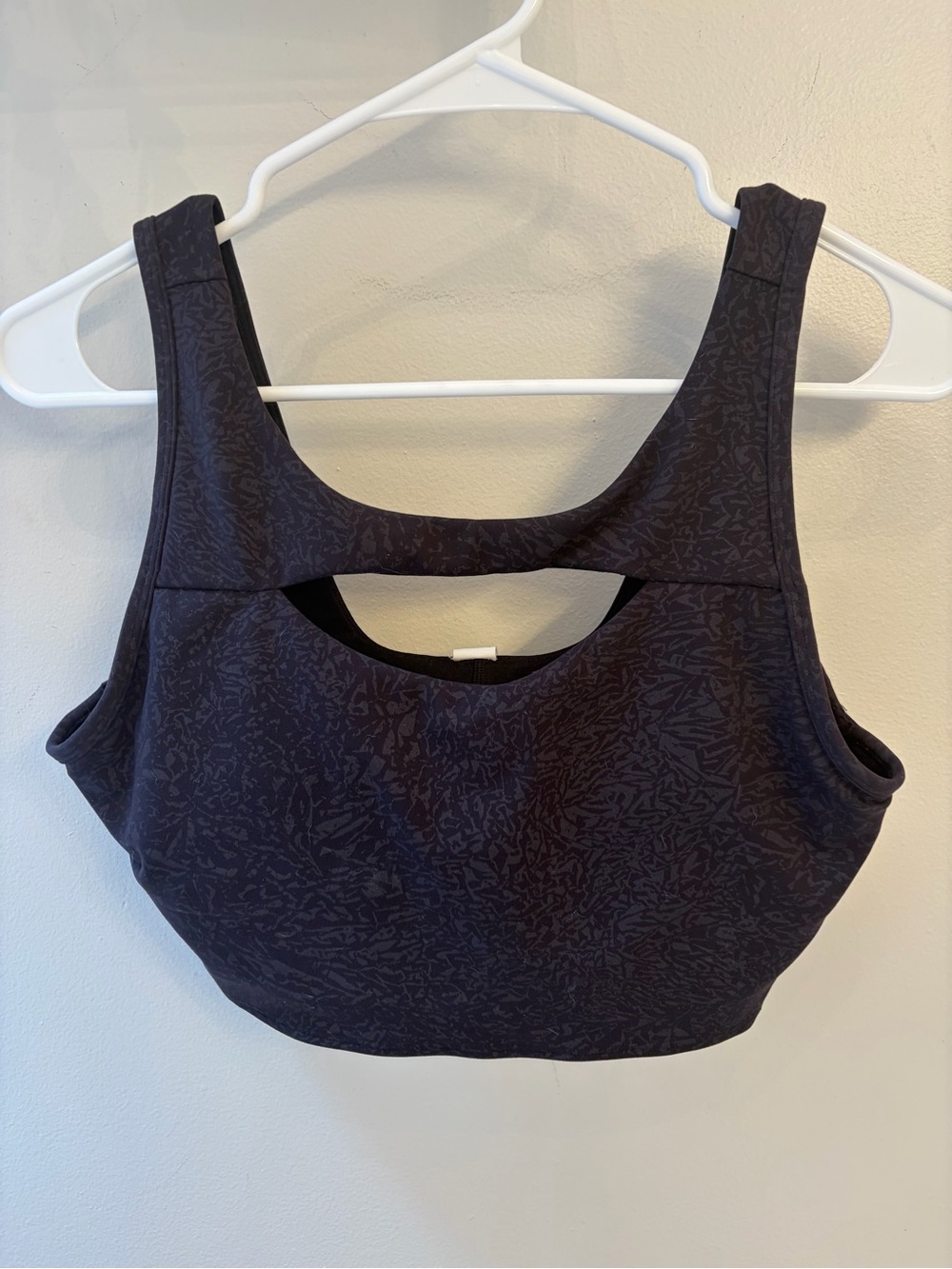 lululemon athletica woman's 12 black patterned cutout Sports Bra